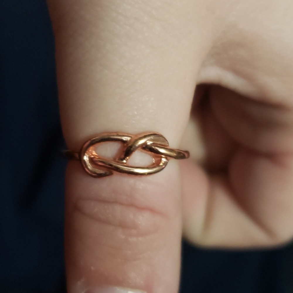 Knot ring
